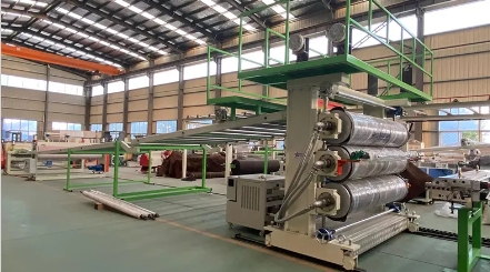 Praktická aplikácia vysokoúčinnej a energeticky úspornej technológie extrúzie na výrobných linkách PS plechov