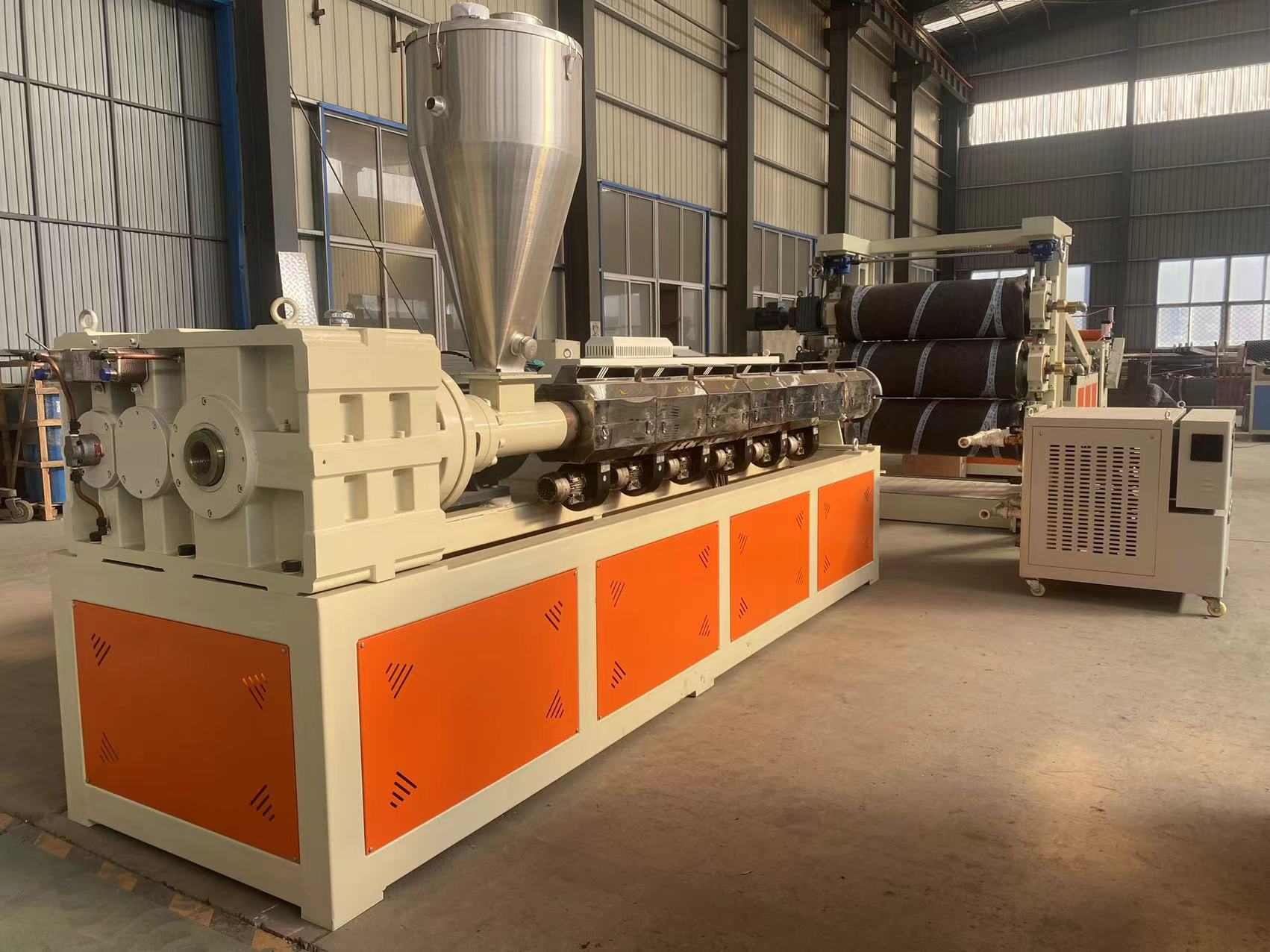 Výrobná linka na výrobu priehľadných krištáľových dosiek z PVC